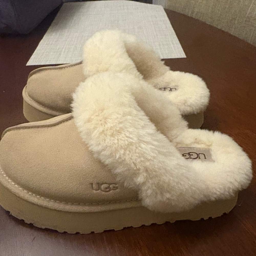 UGG Women's Slippers in Tan and Cream